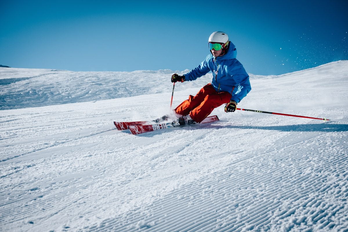Comment bien choisir ses skis : les conseils pour réussir