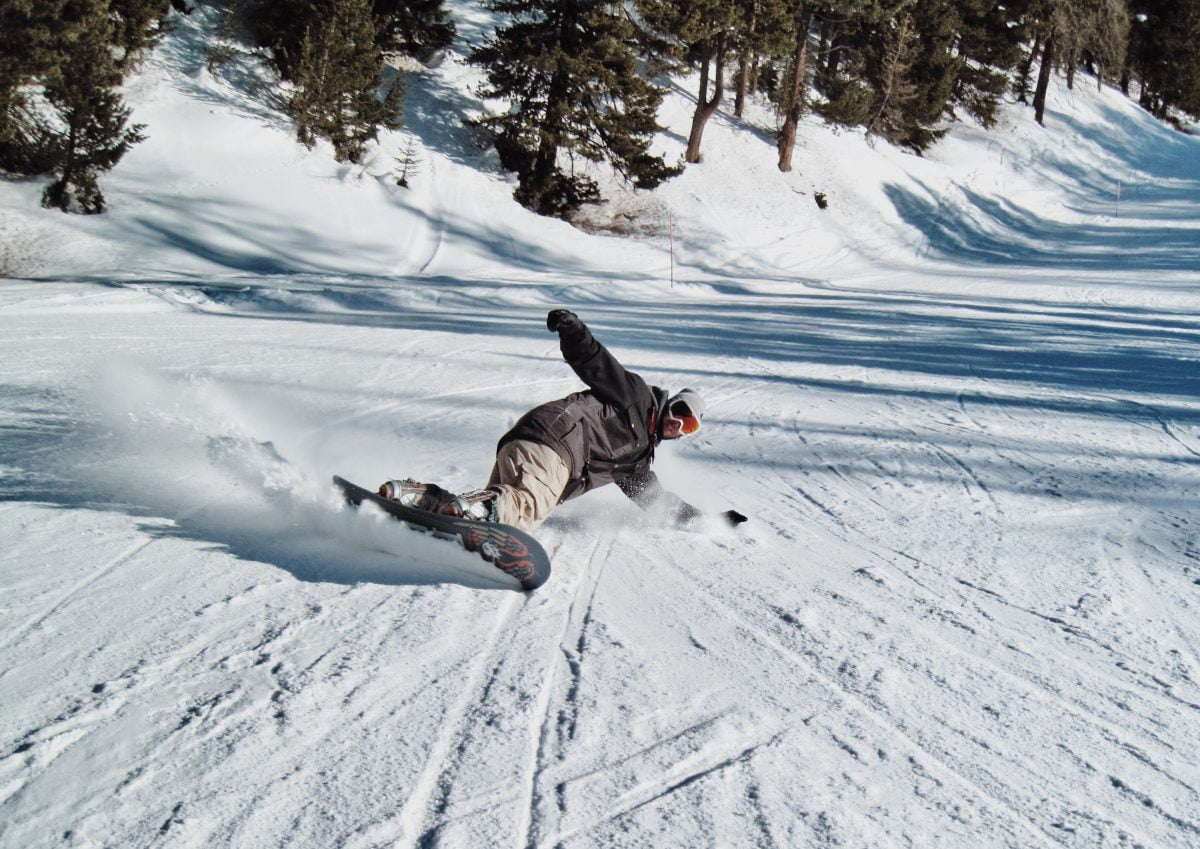 Qui gagne la bataille des pistes : le ski ou le snowboard ?